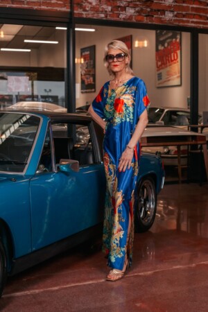 Robe Tropézienne - Bleue Fleurs Rouges Orientale