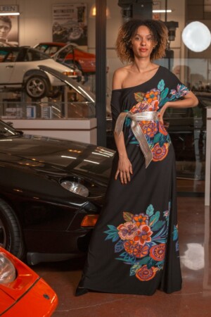Robe Tropézienne - Noire à Fleurs Colorées